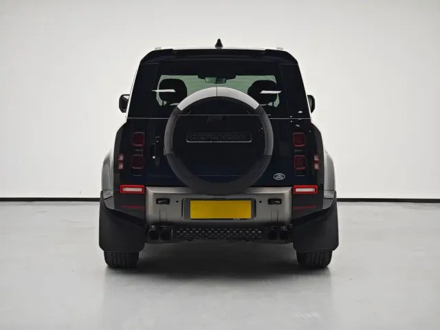 Land Rover Defender — Фото автомобиля 6