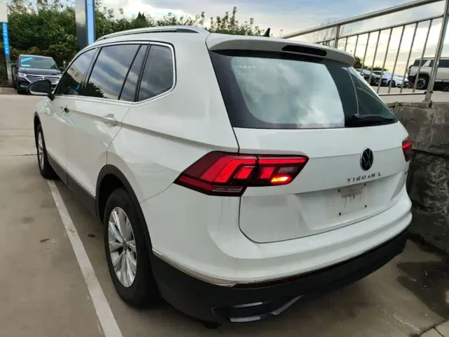 Volkswagen Tiguan L — Фото автомобиля 4