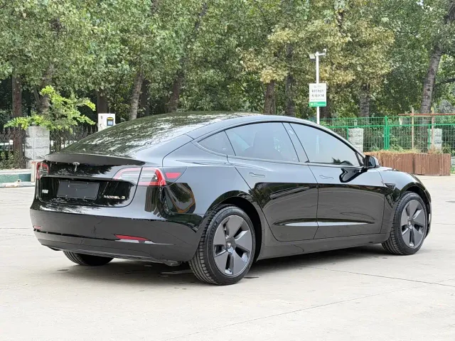 Tesla Model 3 — Фото автомобиля 7