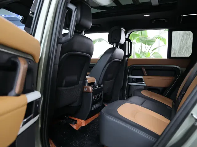 Land Rover Defender — Фото автомобиля 21