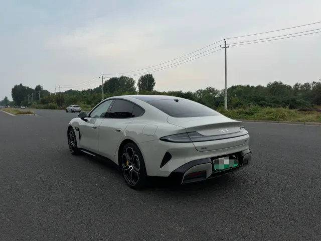 Xiaomi SU7 — Фото автомобиля 30