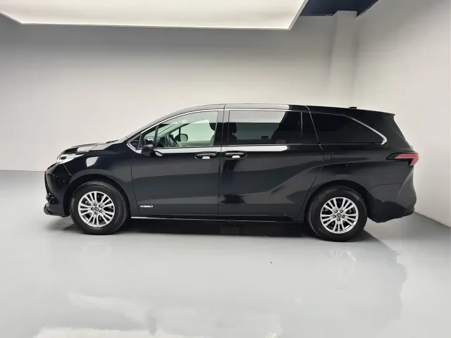 Toyota Sienna — Фото автомобиля 5