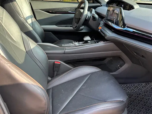 Changan Changan UNI-V 2022 1.5T Premium Model — Фото автомобиля 4