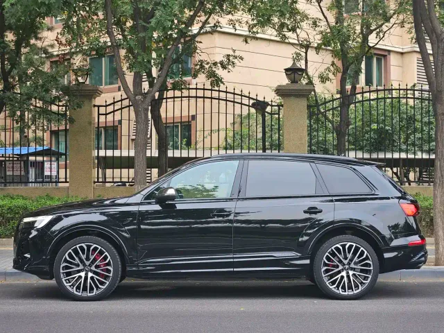 Audi SQ7 — Фото автомобиля 2
