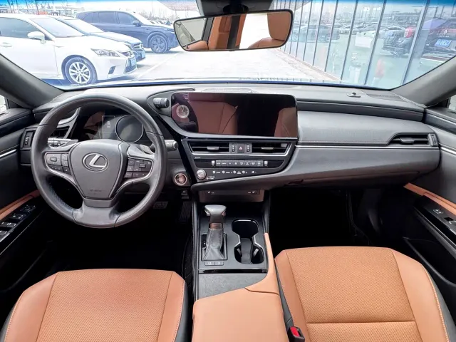 Lexus ES — Фото автомобиля 8