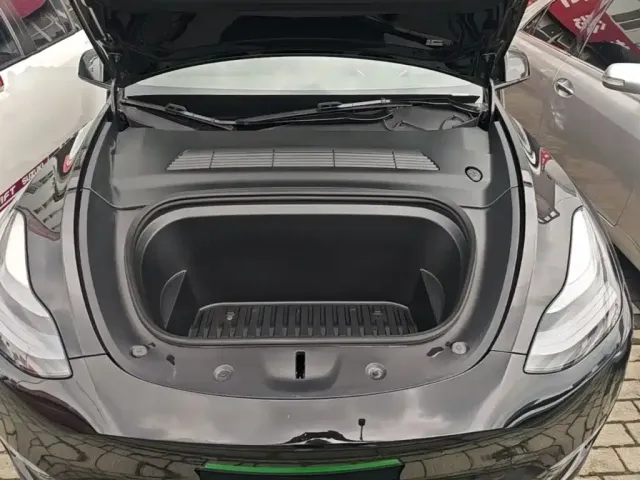 Tesla Model Y — Фото автомобиля 15