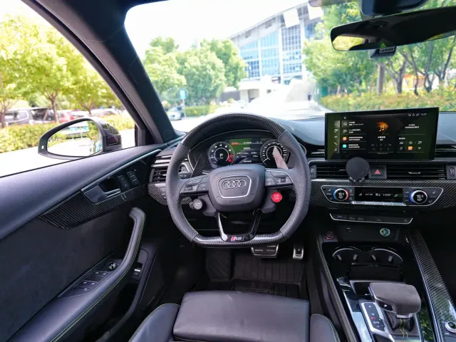 Audi RS 4 — Фото автомобиля 12