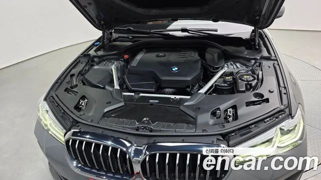 BMW 5 Series G30 — Фото автомобиля 9