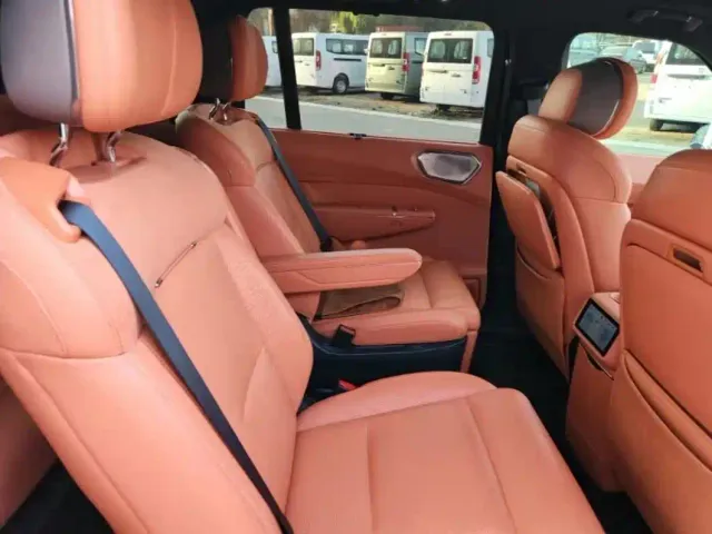 Lynk & Co 900 — Фото автомобиля 5