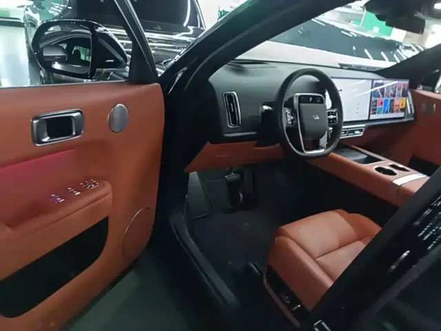 Li Auto L7 — Фото автомобиля 15