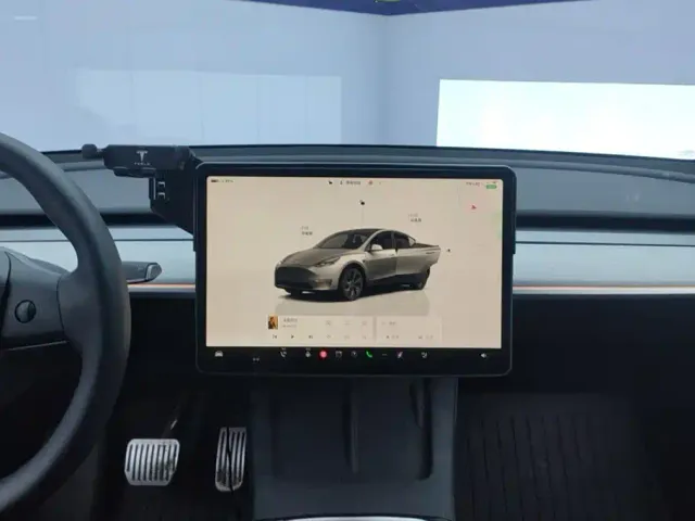 Tesla Model Y — Фото автомобиля 13