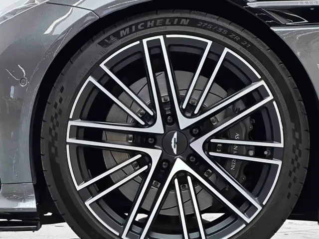 Aston Martin DB12 — Фото автомобиля 8