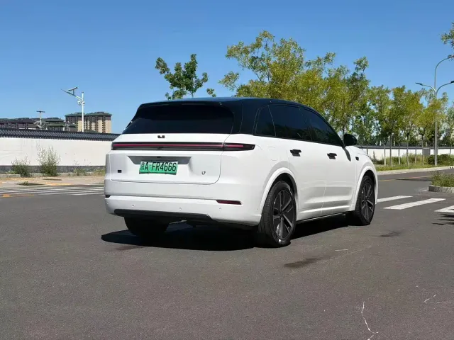 Li Auto L7 — Фото автомобиля 19