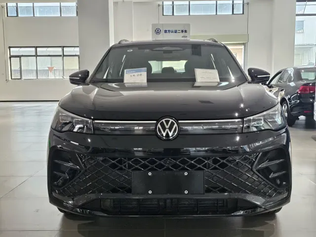 Volkswagen Tiguan L — Фото автомобиля 2