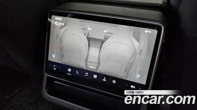 Tesla Model Y — Фото автомобиля 15