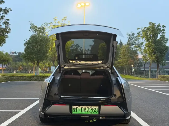 Xpeng P7 — Фото автомобиля 8