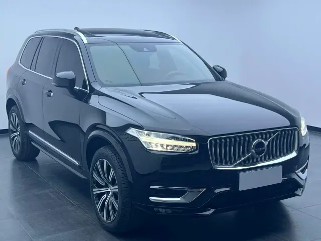 Volvo XC90 — Фото автомобиля 3