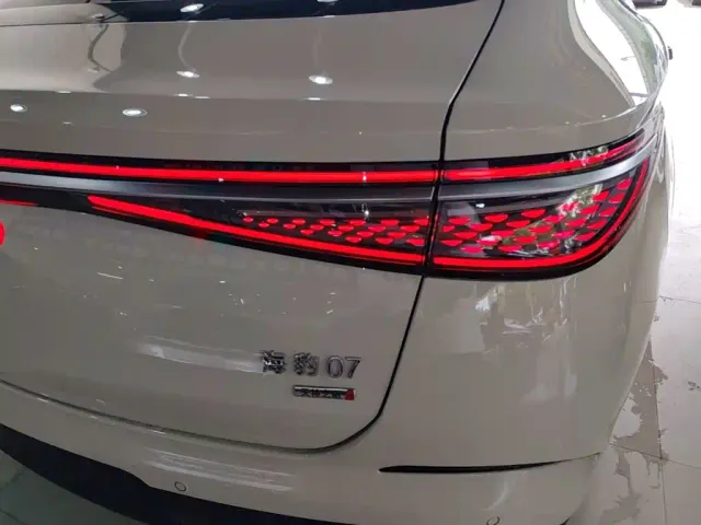 BYD Seal 07 DM-i — Фото автомобиля 7