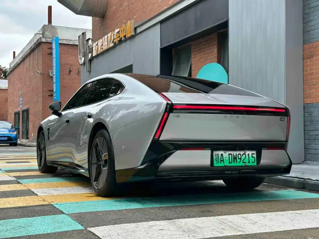Xpeng P7 — Фото автомобиля 10