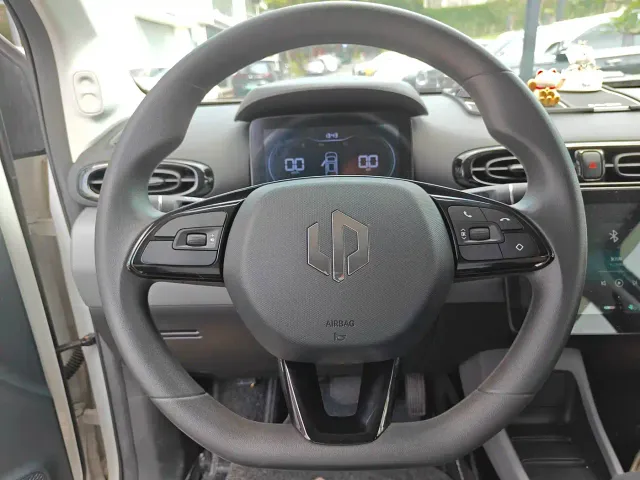Leapmotor T03 — Фото автомобиля 19