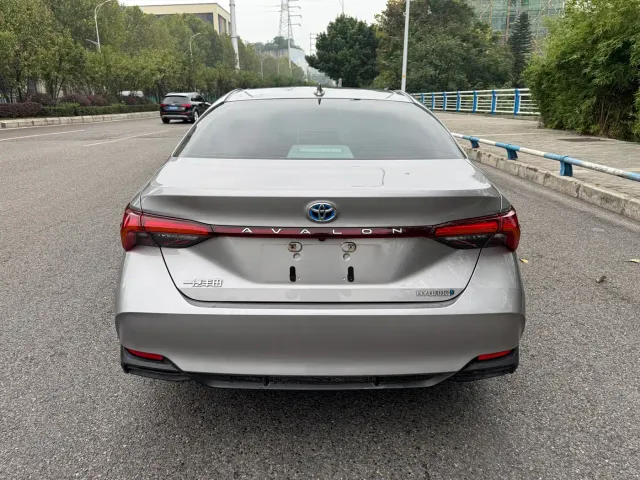 Toyota Avalon — Фото автомобиля 8
