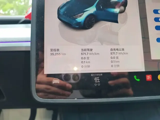 Tesla Model Y — Фото автомобиля 11