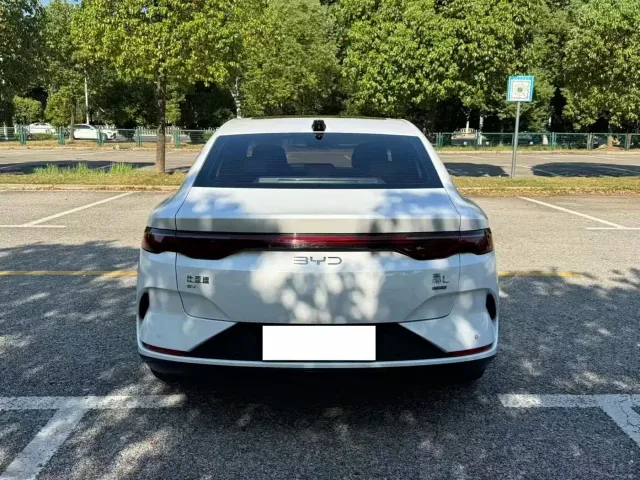 BYD Qin L — Фото автомобиля 8