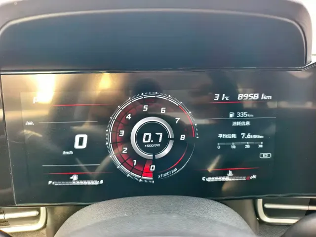 Hyundai Elantra 2022 1.5L CVT LUX Premium Edition — Фото автомобиля 16