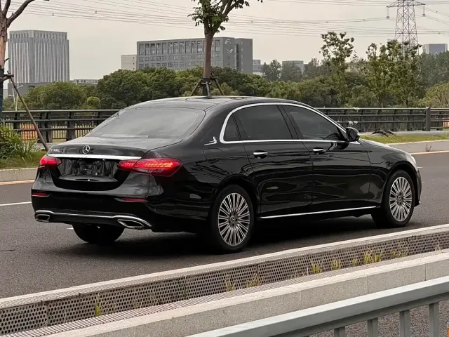 Mercedes-Benz E-Class — Фото автомобиля 9