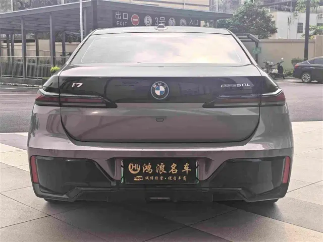 BMW i7 — Фото автомобиля 8