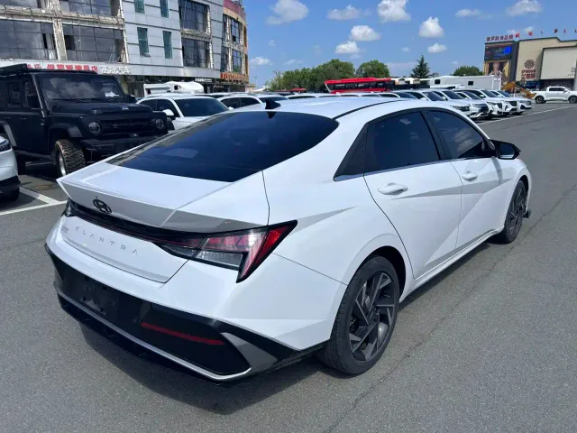 Hyundai Elantra — Фото автомобиля 11