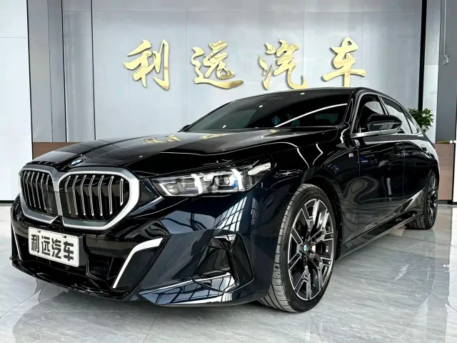Фотография автомобиля — BMW 5 Series