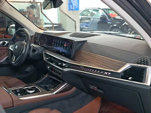 BMW X7 — Фото автомобиля 26