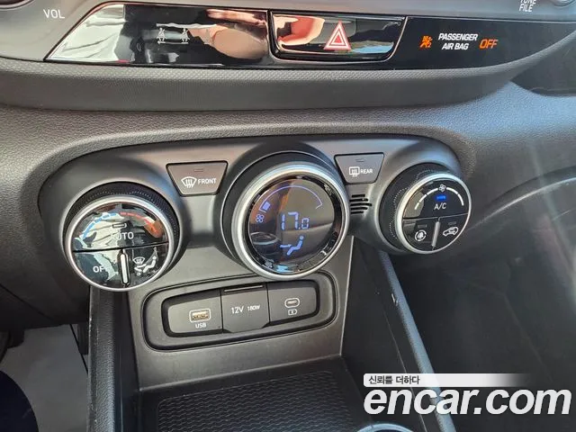 Hyundai Venue — Фото автомобиля 16