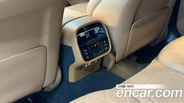 Mercedes-Benz E-Class — Фото автомобиля 14