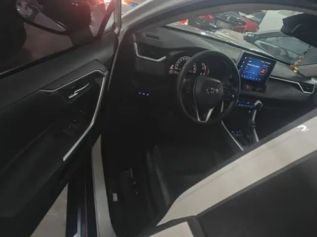 Toyota RAV4 — Фото автомобиля 15