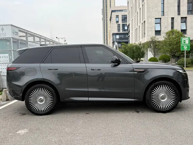 Land Rover Range Rover Sport — Фото автомобиля 4