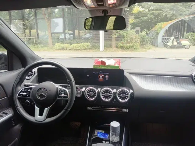 Mercedes-Benz EQA — Фото автомобиля 12