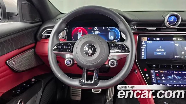 Maserati Grecale — Фото автомобиля 12