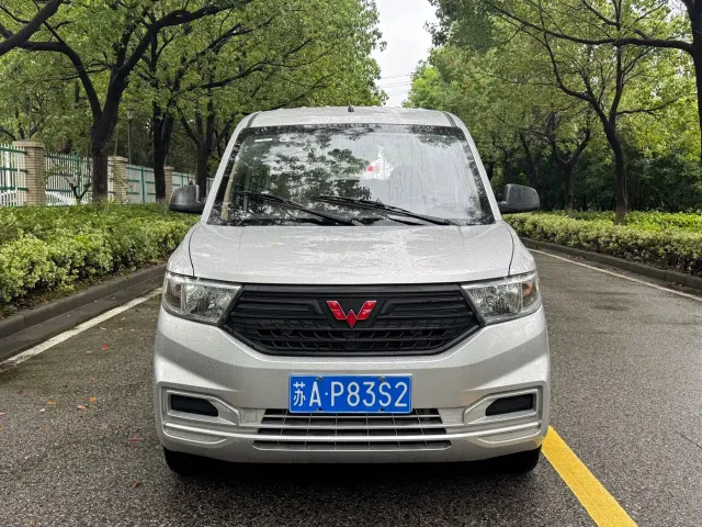 Wuling Hongguang V — Фото автомобиля 2