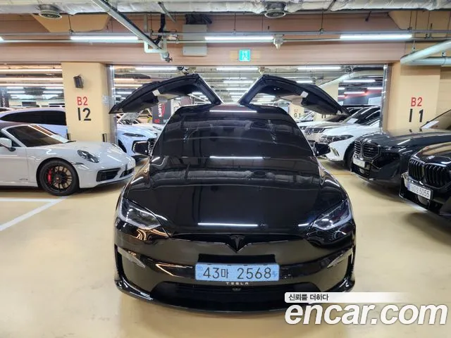Tesla Model X — Фото автомобиля 19