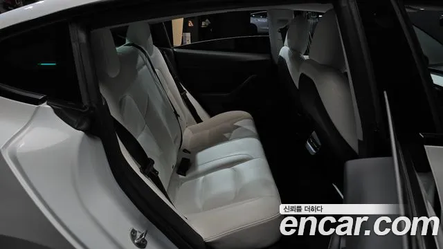 Tesla Model 3 — Фото автомобиля 12