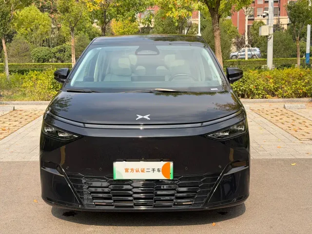 Xpeng X9 — Фото автомобиля 2