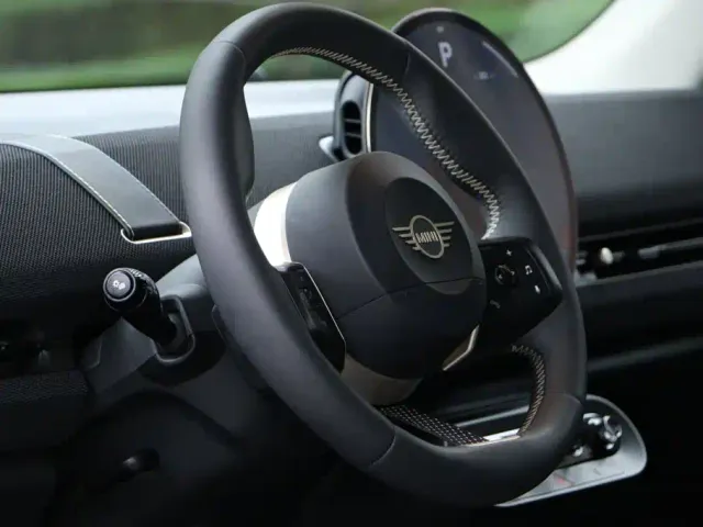 MINI Electric MINI ACEMAN — Фото автомобиля 21