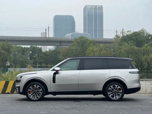 Lynk & Co 900 — Фото автомобиля 4