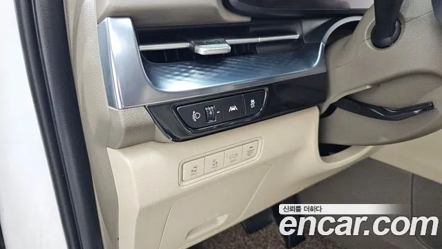 Kia Canival Carnival 4 поколение Бензин 7 мест Hi-Limousine — Фото автомобиля 16