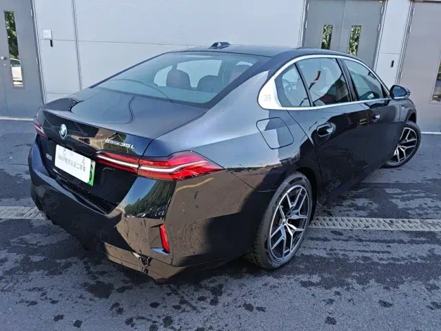 BMW i5 — Фото автомобиля 5