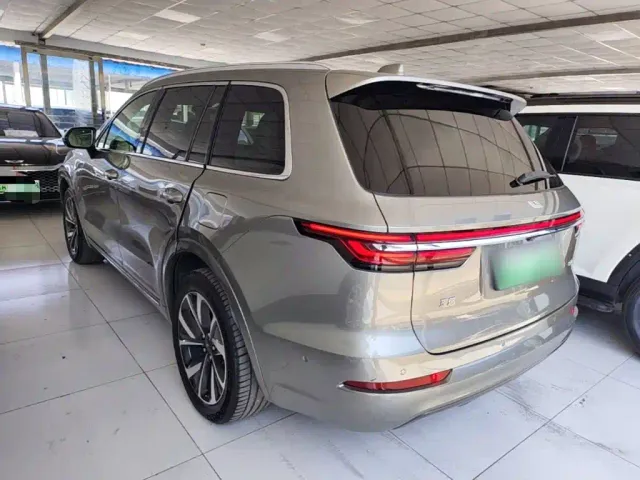 Li Auto ONE — Фото автомобиля 4