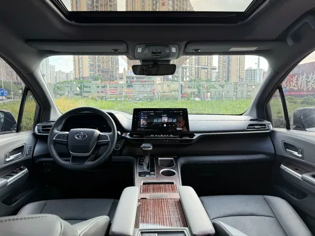 Toyota Granvia — Фото автомобиля 10