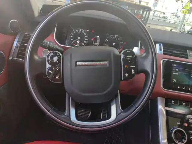 Land Rover Range Rover Sport — Фото автомобиля 15